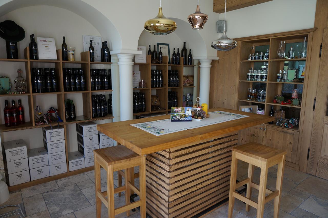 Weingut Und Gaestezimmer Perner Ehrenhausen Exterior foto