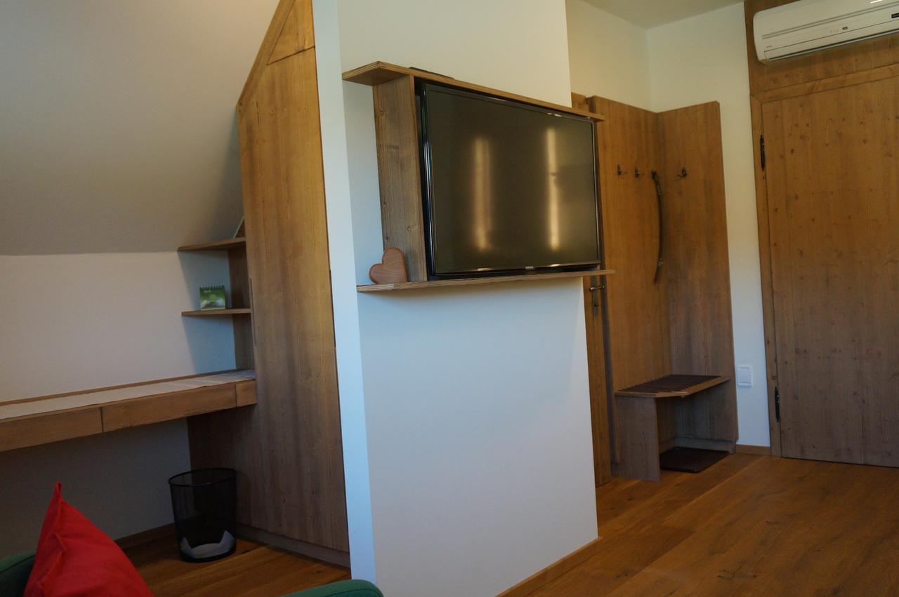 Weingut Und Gaestezimmer Perner Ehrenhausen Exterior foto